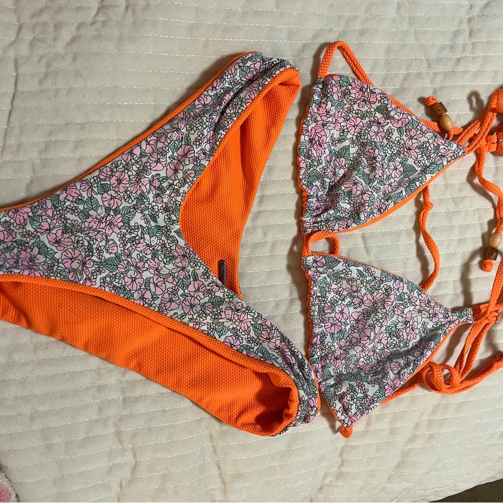 MAAJI BIKINI SET! medium top and bottoms!
